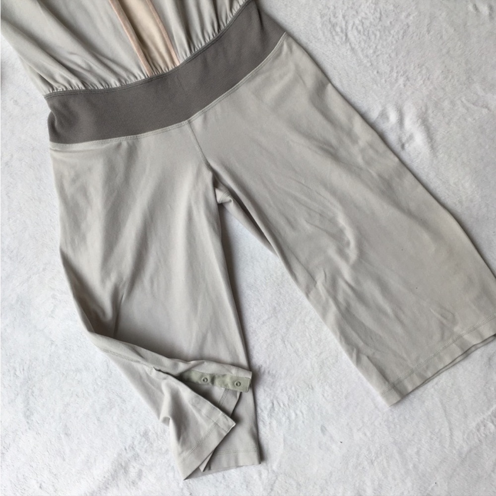 LULULEMON RARE The Romp “Her” Wide Leg Cropped Jumpsuit *Light Gray/Pink 8 - Picture 5 of 6